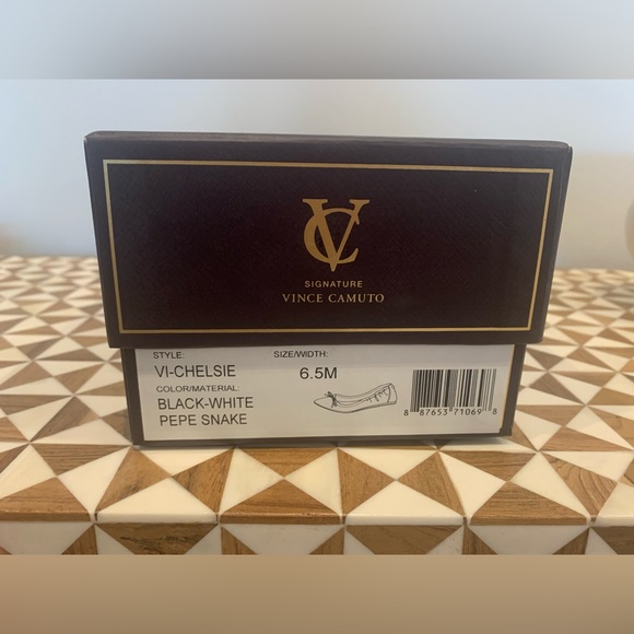 NIB Vince Camuto Signature VI- Chelsie Black-White Pepe Snake Flats - Picture 9 of 10